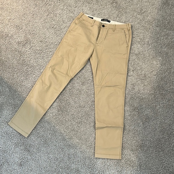 3 pack! 2 Hollister chinos(33x32) + light wash American eagle slim jeans (34x32) - Picture 2 of 10